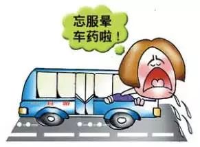 中风加晕车，79岁老人躺板车去拜年