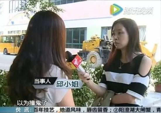 女生一觉醒来相亲对象站床边系摆拍，探寻现代婚恋新现象