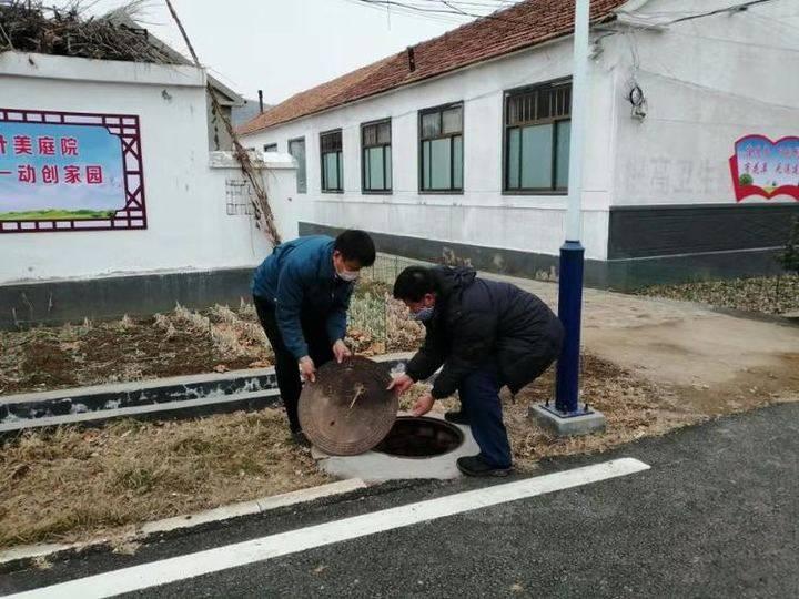 愤怒与理解交织！父母心意被践踏，年货遭弃垃圾箱背后真相揭秘