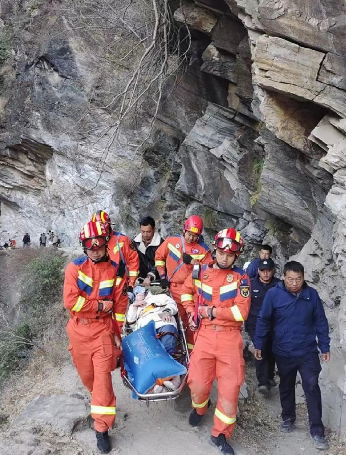 女孩逃票进景区后坠亡，景区的责任何在？深度解读背后的法律逻辑与争议焦点！香港视角观察。