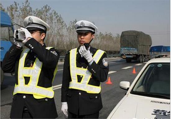 震惊！警方内幕揭秘，两名警察竟涉足非法代孕产业，背后隐藏什么？深度剖析事件全貌。