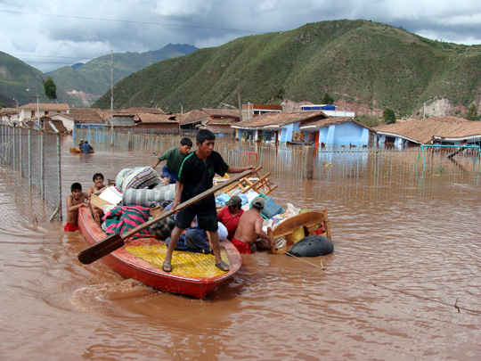 秘鲁暴雨肆虐引发灾难，生死瞬间牵动人心！62人死亡背后的惊人真相究竟如何？医院深度解读。