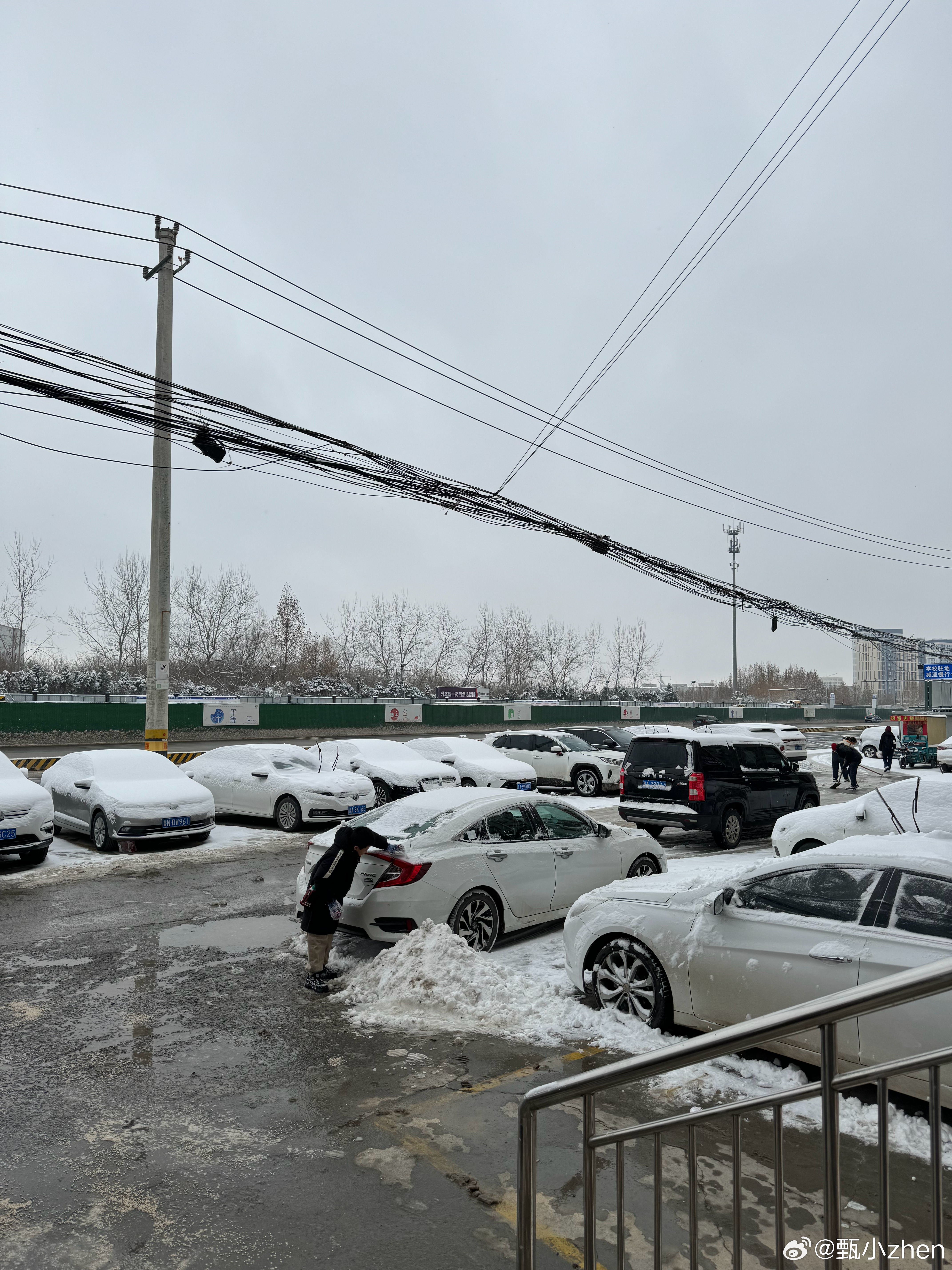 济南暴雪引发道路拥堵，市民机智绕行乡村小路！揭秘背后的故事与攻略