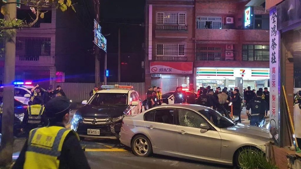 台湾街头凌晨爆发枪战